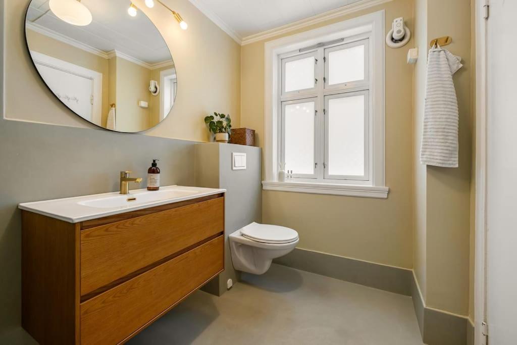 Det Lille Rode Huset Ved Floibanen Villa Bergen Buitenkant foto