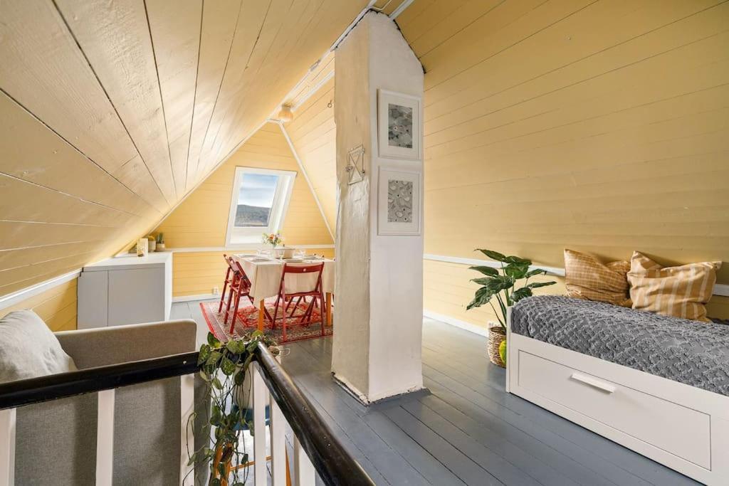 Det Lille Rode Huset Ved Floibanen Villa Bergen Buitenkant foto