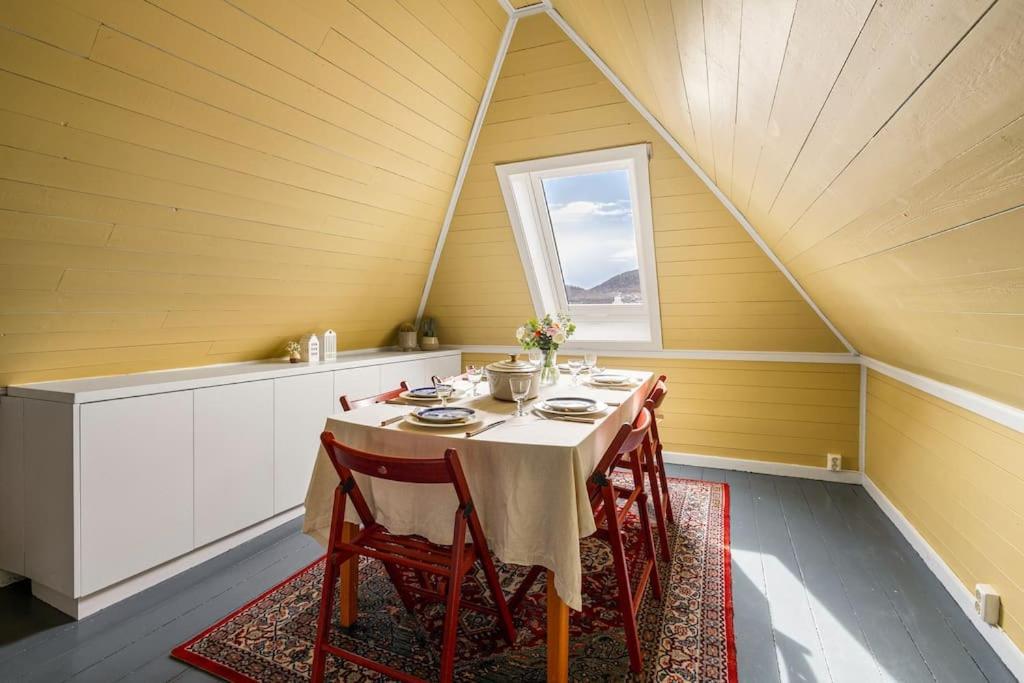 Det Lille Rode Huset Ved Floibanen Villa Bergen Buitenkant foto