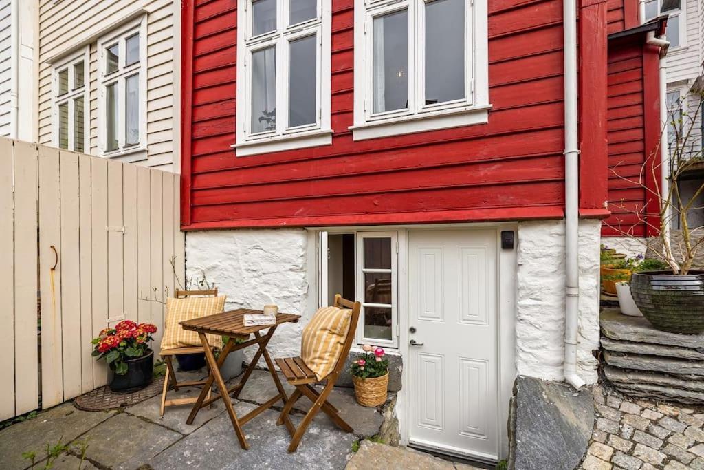 Det Lille Rode Huset Ved Floibanen Villa Bergen Buitenkant foto