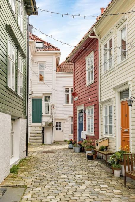 Det Lille Rode Huset Ved Floibanen Villa Bergen Buitenkant foto
