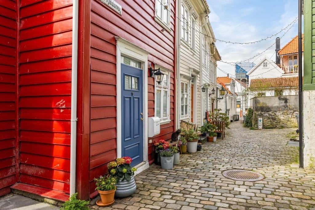 Det Lille Rode Huset Ved Floibanen Villa Bergen Buitenkant foto