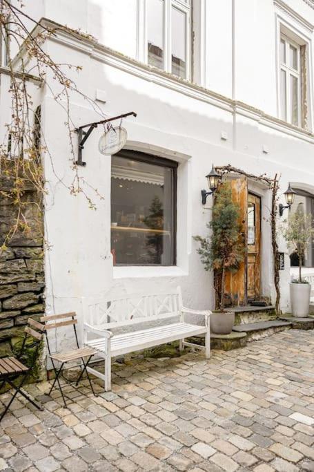 Det Lille Rode Huset Ved Floibanen Villa Bergen Buitenkant foto